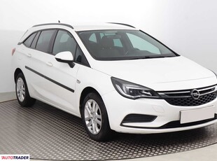 Opel Astra 1.6 93 KM 2017r. (Piaseczno)