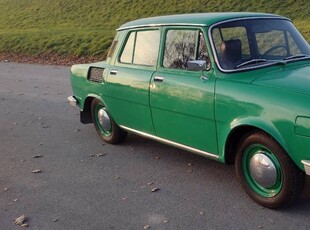 Skoda 100