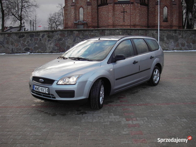 Ford Focus 1,6 tdci klima kamery hak doinwestowany zadbany