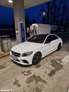 Mercedes-Benz Klasa C 220 d T 9G-TRONIC AMG Line