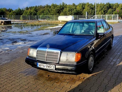 Mercedes W124 wąska listwa.