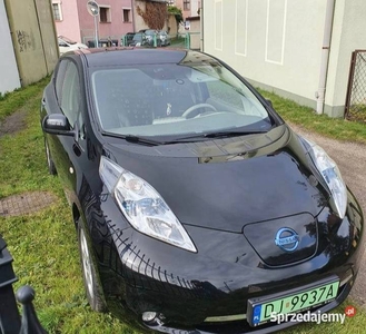 Nissan Leaf/300 km/40kWh