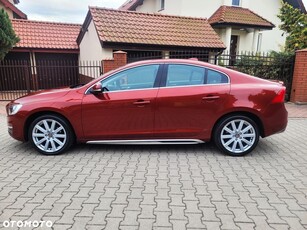 Volvo S60 D2 R-Design Momentum