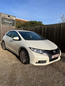 Honda Civic IX Hatchback 5d 1.8 i-VTEC 142KM 2012