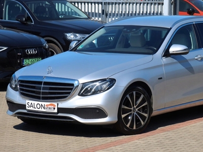 Mercedes Klasa E W213 Kombi Plug-in Facelifting 2.0 E300de 306KM 2020