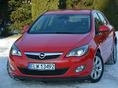 Opel Astra J Hatchback 5d 1.4 Turbo ECOTEC 140KM 2011