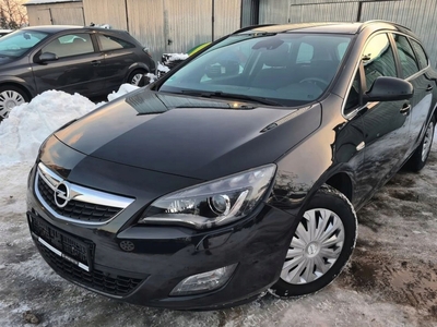 Opel Astra J Sports Tourer 1.4 Turbo ECOTEC 140KM 2012