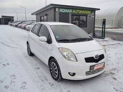 Toyota Yaris II Hatchback 5d 1.3 i VVT-i 86KM 2009