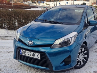 Toyota Yaris III Hatchback 5d Hybrid 100 74KM 2013