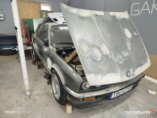 BMW E30 323i automat z Vinu