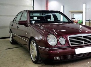 Mercedes Benz W210 4.3 V8 Manual LPG Zadbany