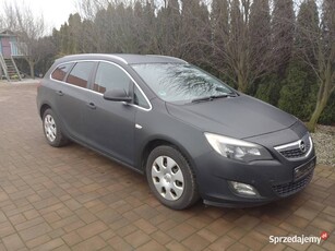 Opel Astra J 2011r 1,6i 116KM BEZWYPADKOWA z Niemiec zamiana