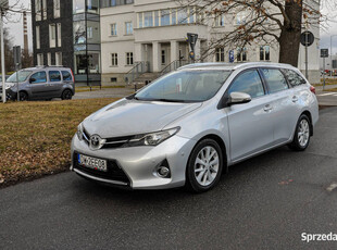 Toyota Auris Salon PL 2014 r.