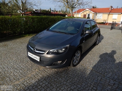 Opel Astra J Klimatronik, Parktronik, Grzane fotele