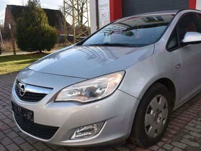 Opel Astra J Sports Tourer 1.7 CDTI ECOTEC 110KM 2010