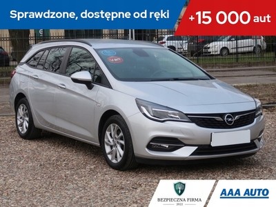 Opel Astra K Sportstourer Facelifting 1.2 Turbo 145KM 2020