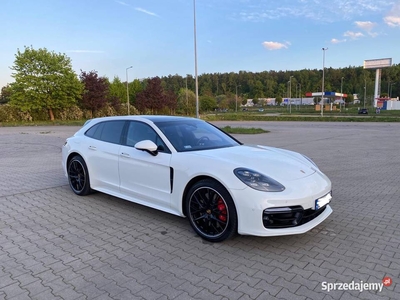 Porsche Panamera Turbo Turismo 550KM