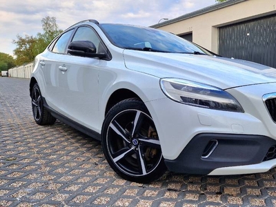 VOLVO V40 2.0D CROSS COUNTRY FULL LED NAVI KAMERA SERWIS MOMENTUM