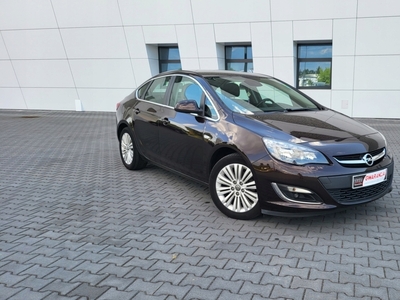 Opel Astra J Sedan 1.7 CDTI ECOTEC 130KM 2013