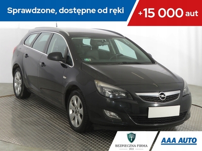 Opel Astra J Sports Tourer 1.4 Turbo ECOTEC 140KM 2011