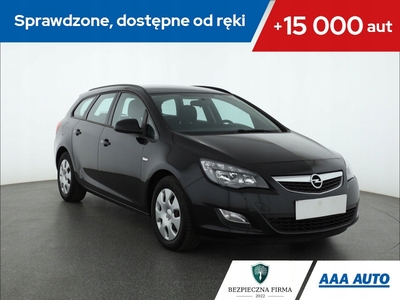 Opel Astra J Sports Tourer 1.7 CDTI ECOTEC 110KM 2012