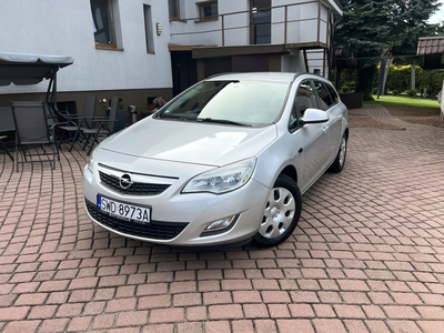 Opel Astra J Sports Tourer Facelifting 1.4 Turbo ECOTEC 120KM 2012