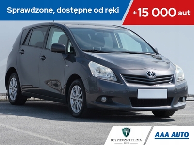 Toyota Verso Minivan 2.0 D-4D 126KM 2012