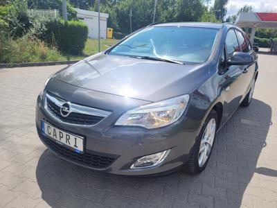 Opel Astra J Sports Tourer Facelifting 1.4 Turbo ECOTEC 120KM 2012