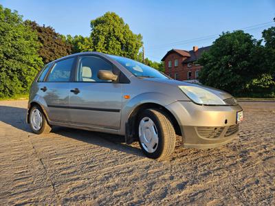 Używane Ford Fiesta - 3 990 PLN, 250 000 km, 2003