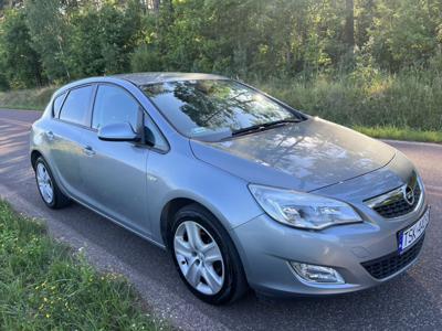 Używane Opel Astra - 28 500 PLN, 235 000 km, 2011