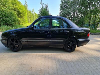 Używane Mercedes-Benz Klasa E - 35 000 PLN, 242 000 km, 2001