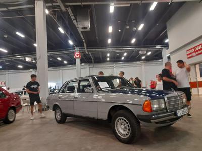 Używane Mercedes-Benz W123 - 20 000 PLN, 202 742 km, 1983