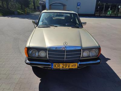 Używane Mercedes-Benz W123 - 19 900 PLN, 122 000 km, 1981