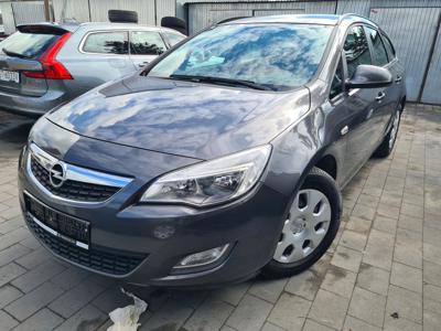 Używane Opel Astra - 18 999 PLN, 231 042 km, 2011