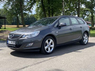 Używane Opel Astra - 24 900 PLN, 174 161 km, 2012