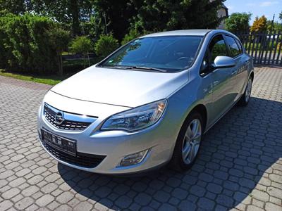 Używane Opel Astra - 26 990 PLN, 212 000 km, 2011