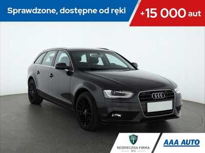 Audi A4 B8 Avant Facelifting 2.0 TDI 143KM 2012