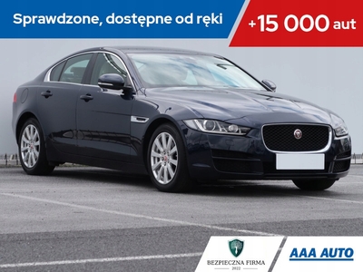 Jaguar XE Sedan 2.0 i4 180KM 2015