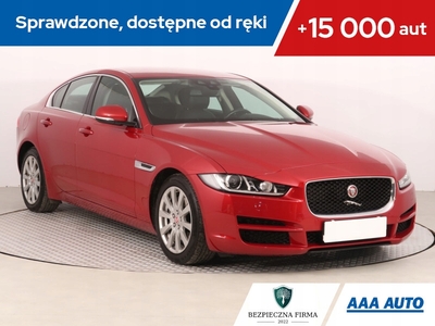 Jaguar XE Sedan 2.0 i4 180KM 2016