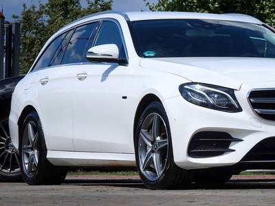 Mercedes Klasa E W213 Kombi Plug-in Facelifting 2.0 E300de 306KM 2020