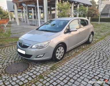 Opel Astra J 2010r. 1.4Benz 100KM