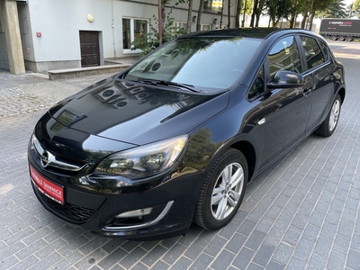 Opel Astra J Astra J z bogatym wyposażeniem BDB stan