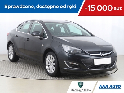 Opel Astra J Sedan 1.4 Turbo ECOTEC 140KM 2014