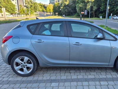 Sprzedam Opel Astra J 1.7 ctdi 2011