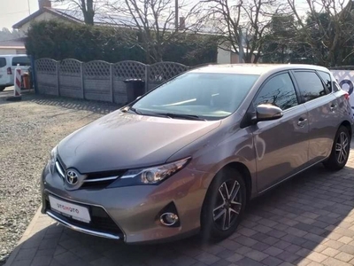 Toyota Auris II Hatchback 5d Facelifting 1.4 D-4D 90KM 2015