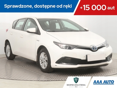 Toyota Auris II Hatchback 5d Facelifting 1.8 Hybrid 136KM 2016