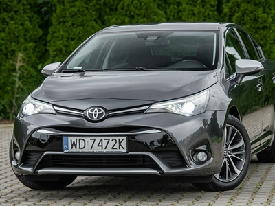 Toyota Avensis III Sedan Facelifting 2015 2.0 D-4D 143KM 2016