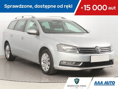 Volkswagen Passat B7 Variant 1.6 TDI CR DPF BlueMotion 105KM 2011