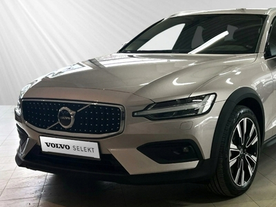 Volvo V60 II Cross Country Facelifting 2.0 B4 197KM 2023