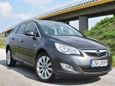 Opel ASTRA 1.4 16V 100KM 2011r Navi 2xPDC pełen serwis Zarejestrowana